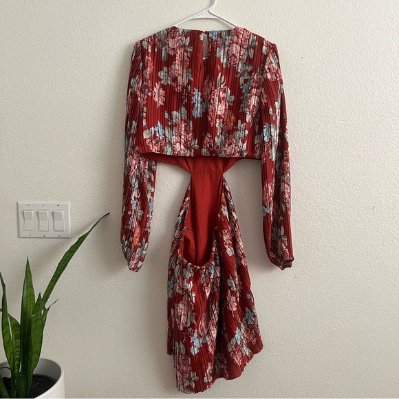WAYF Red Pleated Floral Dress - Picture 7 of 13